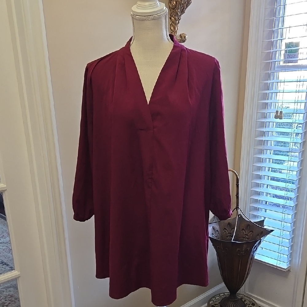 LIZ LANGE MATERNITY Burgundy Blouse 3/4 sleeve with cuff Vneck Large Excellent…